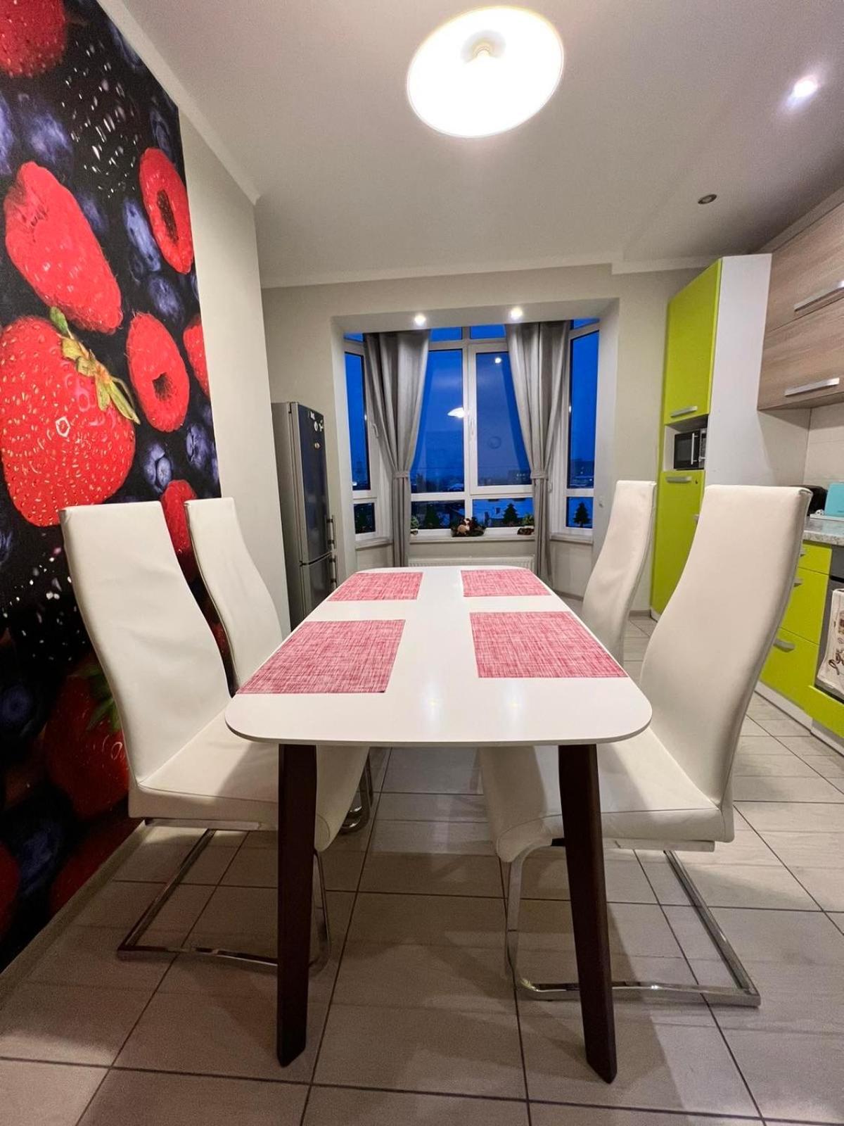 Apartaments Sichovyh Strilciv 68A イヴァーノ＝フランキーウシク エクステリア 写真