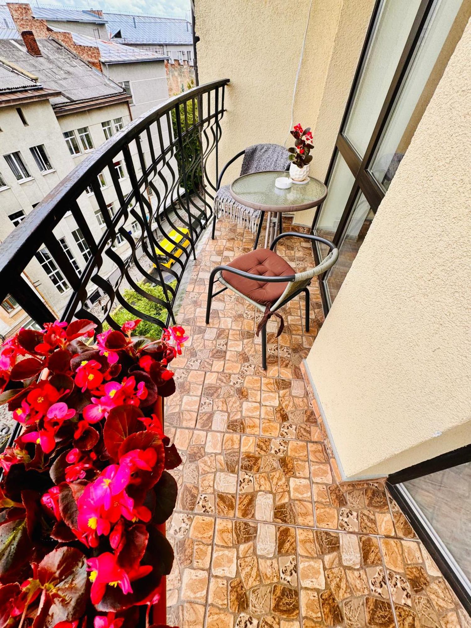 Apartaments Sichovyh Strilciv 68A イヴァーノ＝フランキーウシク エクステリア 写真